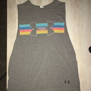 gray tank top